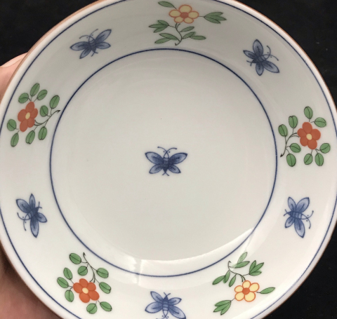 古玩陶瓷青花加彩花蝶紋盤拍賣,當前價格130元