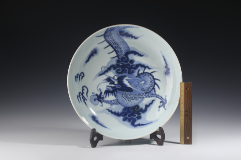 古玩陶瓷雍正青花過墻龍紋大盤拍賣，當(dāng)前價(jià)格15800元