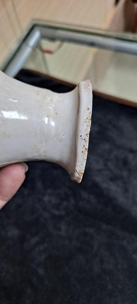 古玩陶瓷明代德化窯堆塑白釉瓶拍賣,當前價格1800元