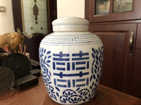 古玩陶瓷創(chuàng)匯期.纏枝花囍字紋青花蓋罐280拍賣,當(dāng)前價(jià)格280元