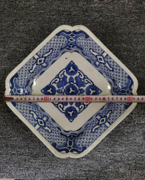 古玩陶瓷【精美四方盤】十九世紀青花四方窩角大盤拍賣，當前價格126元