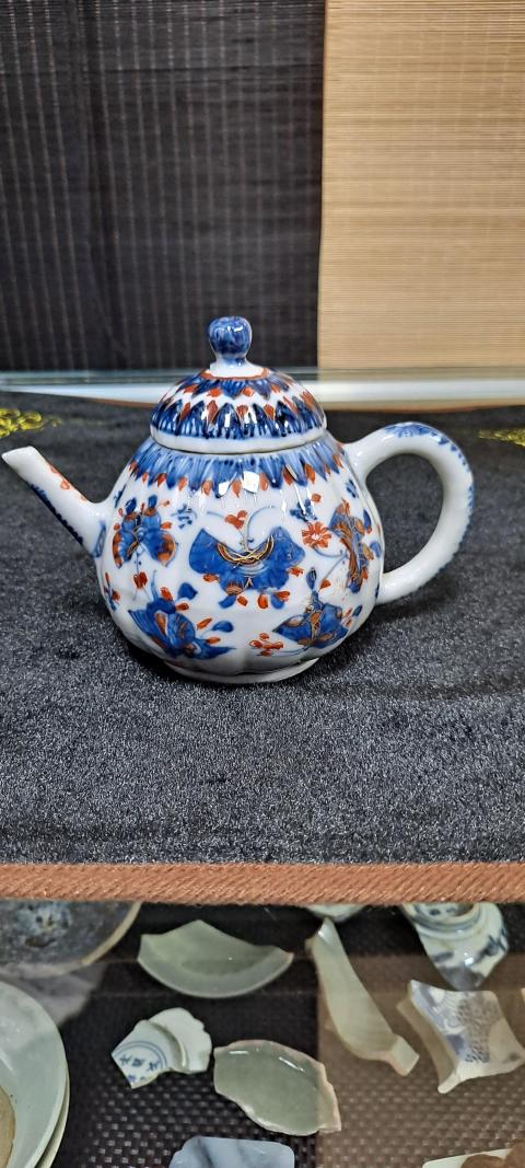 古玩陶瓷康熙青花釩紅描金壺拍賣,當前價格7500元