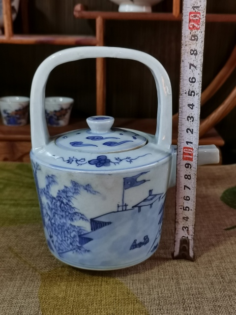 古玩陶瓷【精美提梁壺】晚清民國青花山水紋提梁壺拍賣，當前價格2260元