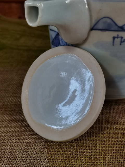 古玩陶瓷【精美提梁壺】晚清民國青花山水紋提梁壺拍賣，當前價格2260元