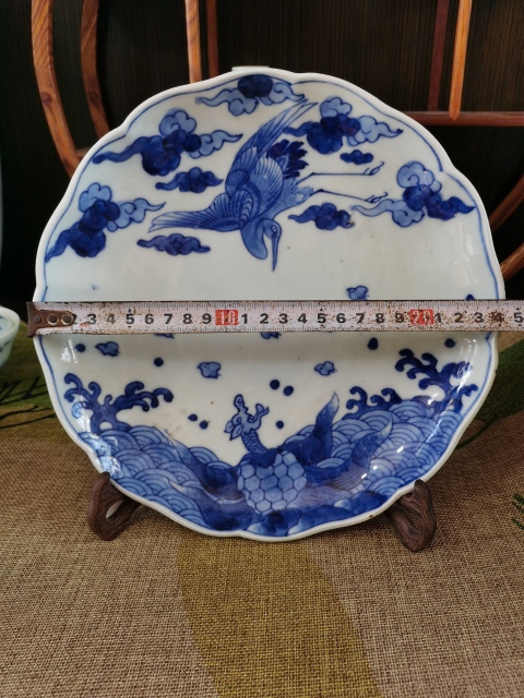 古玩陶瓷【精美擺設盤】十九世紀青花“龜鶴齊齡”花口盤拍賣,當前價格700元