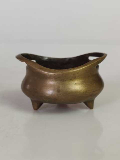 古玩陶瓷民國(guó)時(shí)期黃銅三足鳳眼爐拍賣,當(dāng)前價(jià)格1580元