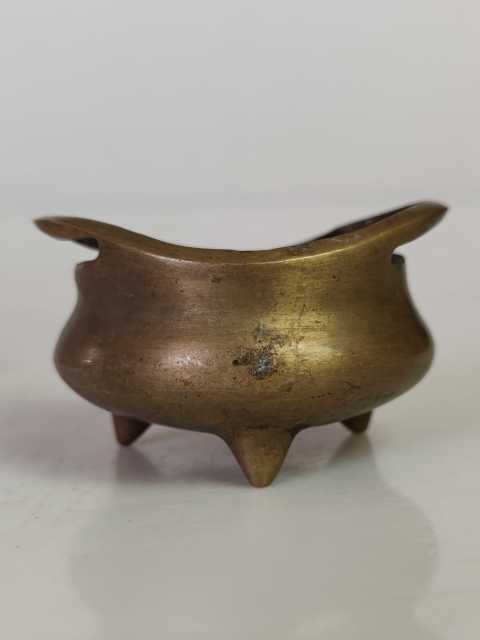 古玩陶瓷民國(guó)時(shí)期黃銅三足鳳眼爐拍賣,當(dāng)前價(jià)格1580元