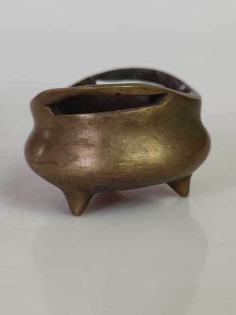 古玩陶瓷民國(guó)時(shí)期黃銅三足鳳眼爐拍賣,當(dāng)前價(jià)格1580元