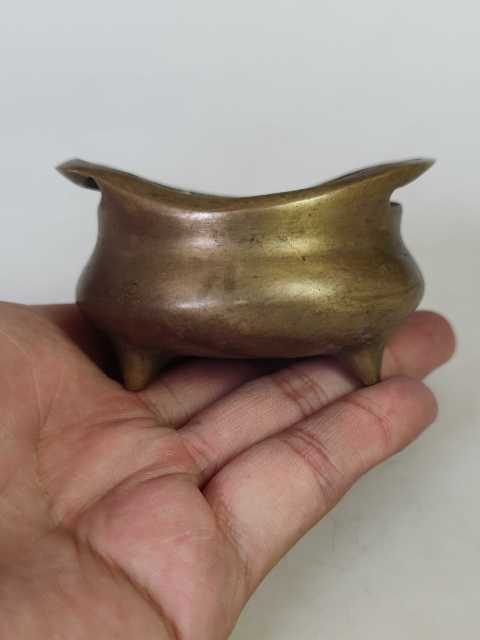 古玩陶瓷民國(guó)時(shí)期黃銅三足鳳眼爐拍賣,當(dāng)前價(jià)格1580元