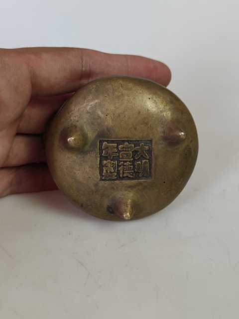 古玩陶瓷民國(guó)時(shí)期黃銅三足鳳眼爐拍賣,當(dāng)前價(jià)格1580元