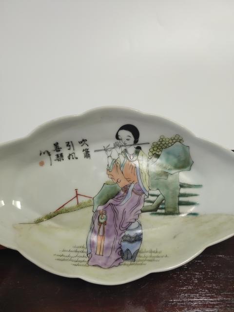 古玩陶瓷粉彩仕女紋海棠形盤拍賣,當前價格269元