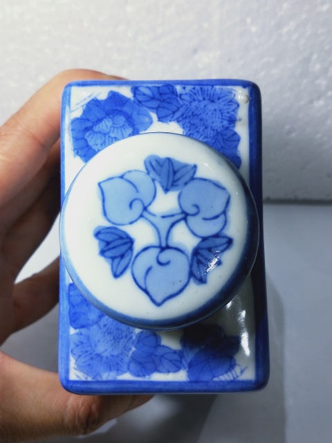 古玩陶瓷{有保真卡}青花人物紋四方茶葉罐拍賣，當前價格298元