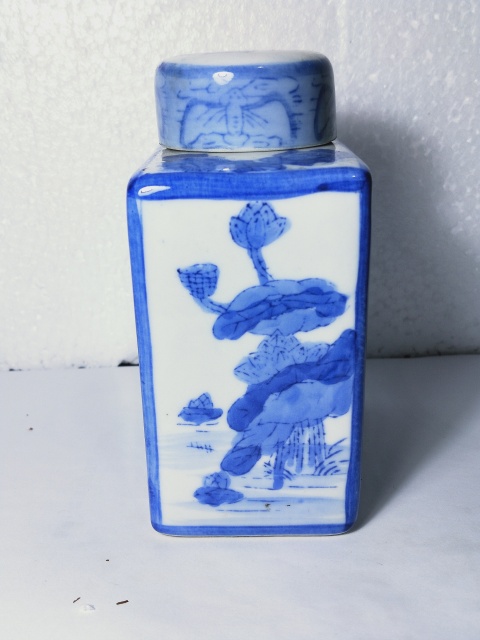 古玩陶瓷{有保真卡}青花人物紋四方茶葉罐拍賣，當前價格298元
