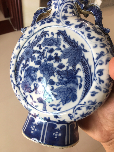 古玩陶瓷青花龍穿花抱月瓶拍賣，當前價格12888元