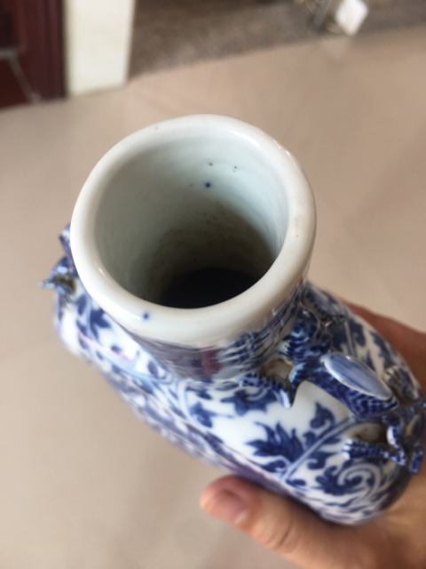 古玩陶瓷青花龍穿花抱月瓶拍賣，當前價格12888元