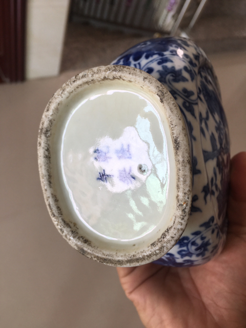 古玩陶瓷青花龍穿花抱月瓶拍賣，當前價格12888元