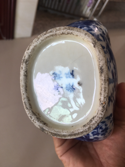 古玩陶瓷青花龍穿花抱月瓶拍賣，當前價格12888元