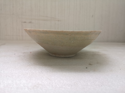 古玩陶瓷景德鎮(zhèn)窯系青白釉葵口斗笠碗拍賣,當(dāng)前價(jià)格680元