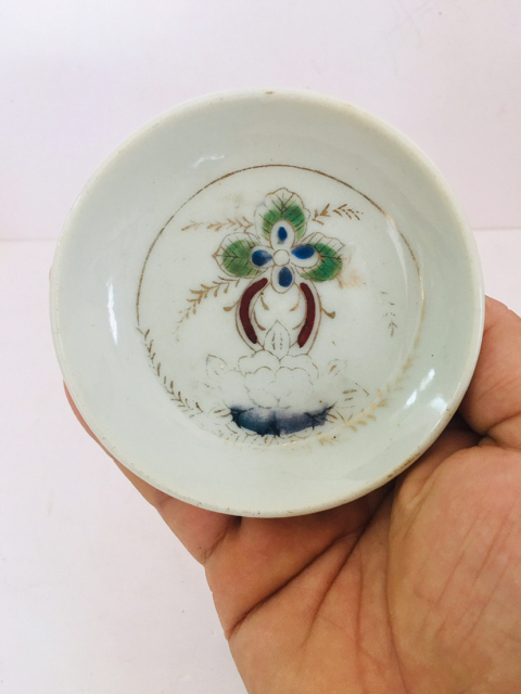 古玩陶瓷??底款民國描金花卉紋筆舔拍賣，當前價格0元