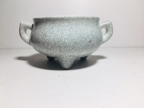 古玩陶瓷madeinChina款哥釉三足香爐拍賣,當(dāng)前價(jià)格288元