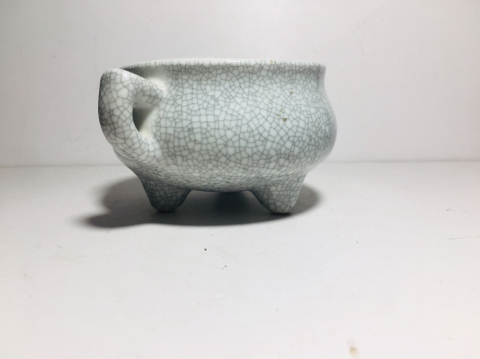古玩陶瓷madeinChina款哥釉三足香爐拍賣,當(dāng)前價(jià)格288元