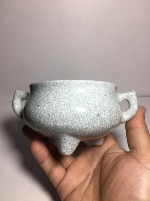 古玩陶瓷madeinChina款哥釉三足香爐拍賣,當(dāng)前價(jià)格288元