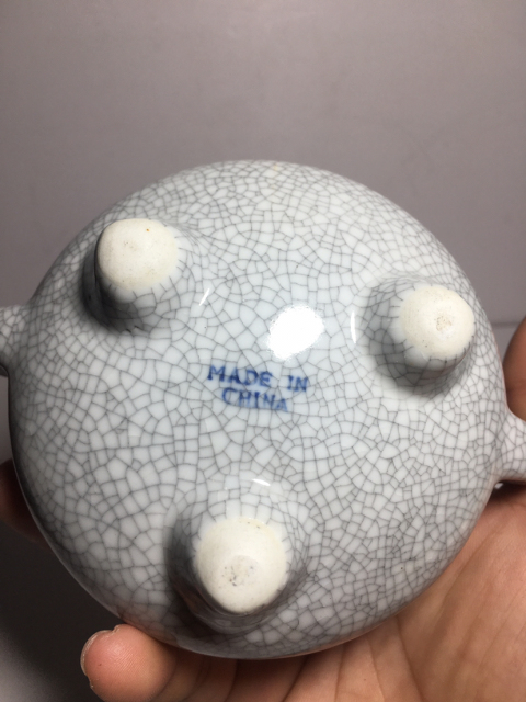 古玩陶瓷madeinChina款哥釉三足香爐拍賣,當(dāng)前價(jià)格288元