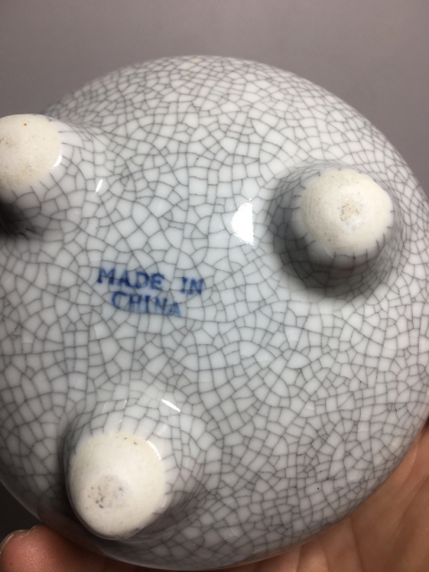 古玩陶瓷madeinChina款哥釉三足香爐拍賣,當(dāng)前價(jià)格288元