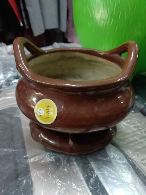 古玩陶瓷褐釉三足橋耳爐拍賣,當(dāng)前價(jià)格1900元