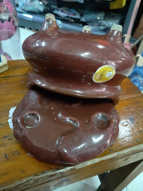 古玩陶瓷褐釉三足橋耳爐拍賣,當(dāng)前價(jià)格1900元