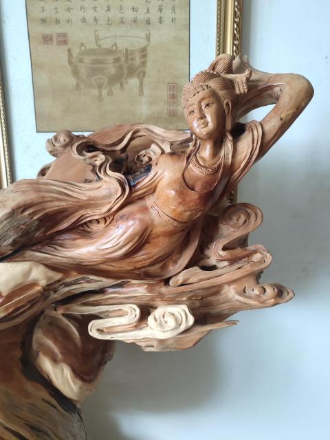 古玩雜項(xiàng)太行崖柏雙色料隨形雕飛天仙女拍賣,當(dāng)前價(jià)格6999元