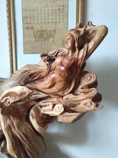 古玩雜項(xiàng)太行崖柏雙色料隨形雕飛天仙女拍賣,當(dāng)前價(jià)格6999元