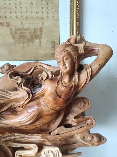 古玩雜項(xiàng)太行崖柏雙色料隨形雕飛天仙女拍賣,當(dāng)前價(jià)格6999元