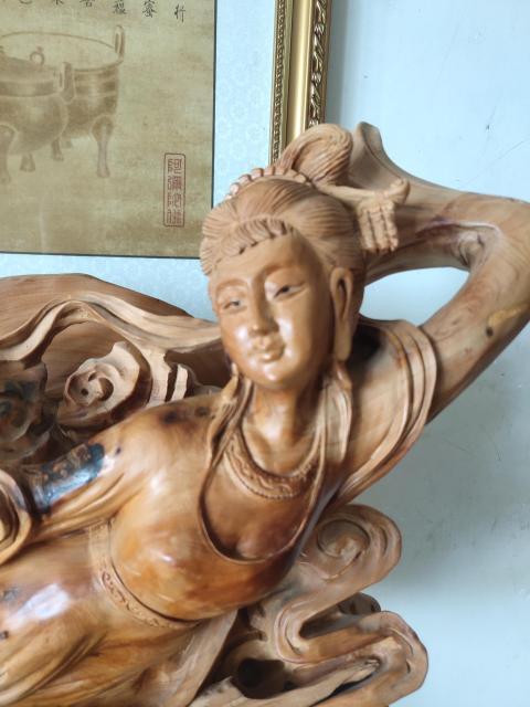 古玩雜項(xiàng)太行崖柏雙色料隨形雕飛天仙女拍賣,當(dāng)前價(jià)格6999元