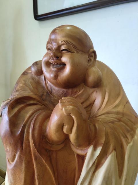 古玩雜項(xiàng)太行崖柏雙色老料恭喜發(fā)財(cái)彌勒佛拍賣,當(dāng)前價(jià)格6666元