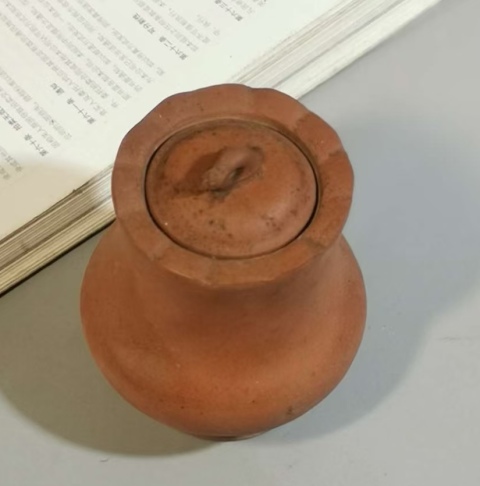 古玩陶瓷晚清民國紫砂蓋罐拍賣,當前價格1500元