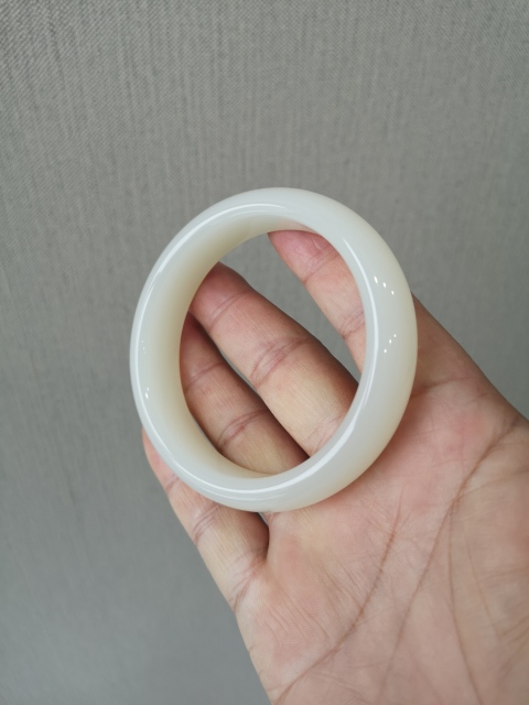 古玩玉器和田玉扁鐲子拍賣,當前價格850元