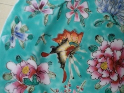 古玩陶瓷民國晚期解放初.松石綠釉花蝶紋細路粉彩盤拍賣，當前價格999元