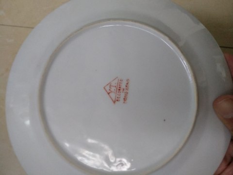 古玩陶瓷民國晚期解放初.松石綠釉花蝶紋細路粉彩盤拍賣，當前價格999元