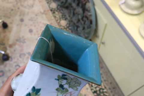 古玩陶瓷花鳥山水詩紋雙鋪首四方撇口瓶拍賣,當前價格12800元