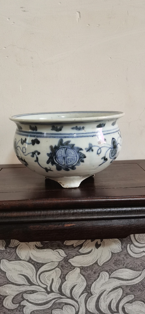 古玩陶瓷花間壽字紋三足缽式香爐拍賣,當前價格2000元