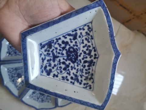 古玩陶瓷纏枝花卉紋青花九攢盤拍賣，當前價格7500元
