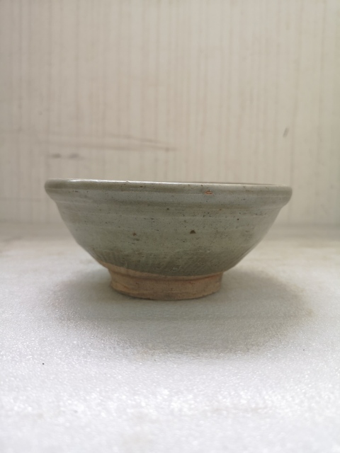 古玩陶瓷龍泉系青瓷唇口碗拍賣,當前價格550元
