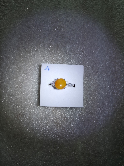 古玩玉器翡翠戒指拍賣，當前價格198元
