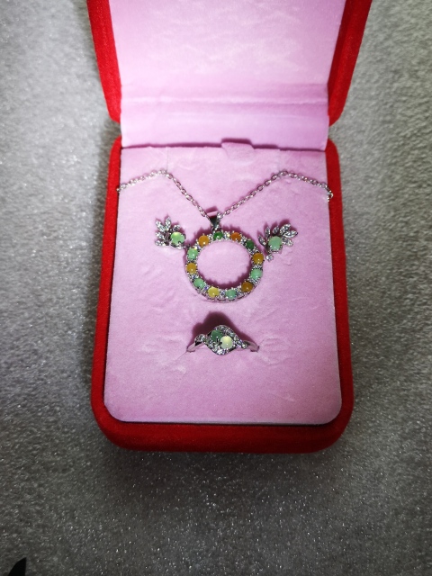 古玩玉器翡翠首飾套裝拍賣，當前價格550元