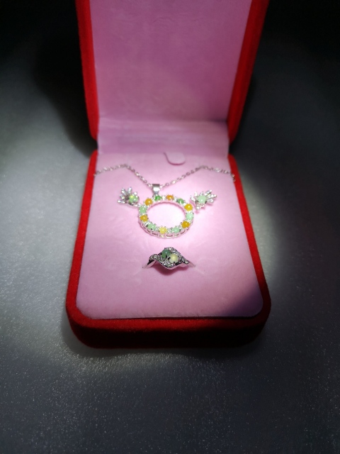 古玩玉器翡翠首飾套裝拍賣，當前價格550元