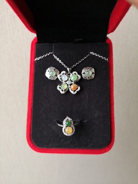 古玩玉器翡翠首飾拍賣,當前價格550元