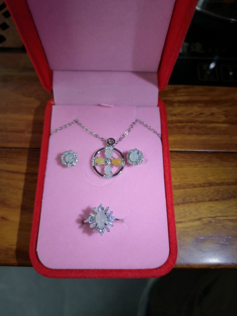 古玩玉器翡翠套裝拍賣,當前價格550元