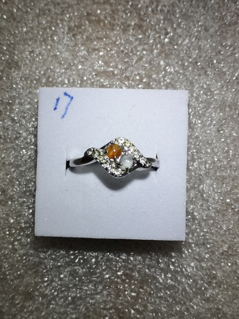 古玩玉器翡翠戒指拍賣,當前價格198元