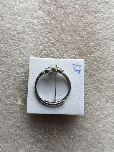 古玩玉器翡翠戒指拍賣,當(dāng)前價格150元